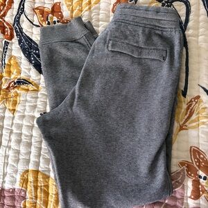 UA Coldgear loose fitted Joggers size medium like new